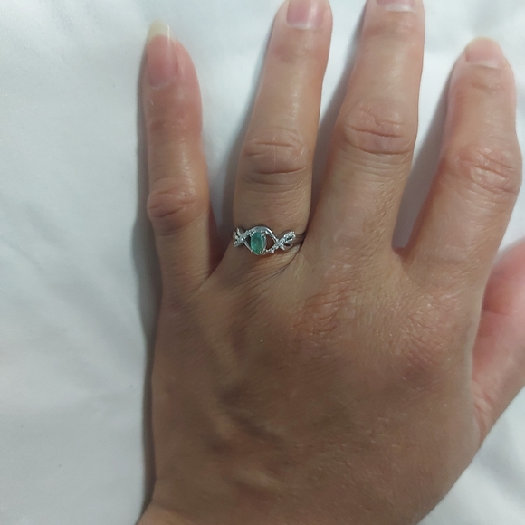 EMERALD RING WITH CZ SIMULATED DIAMONDS 925SS - Picture 11 of 11